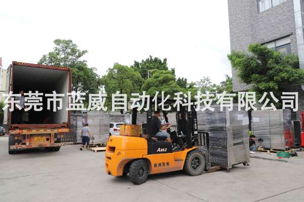 三車(chē)貨柜齊發(fā)越南！